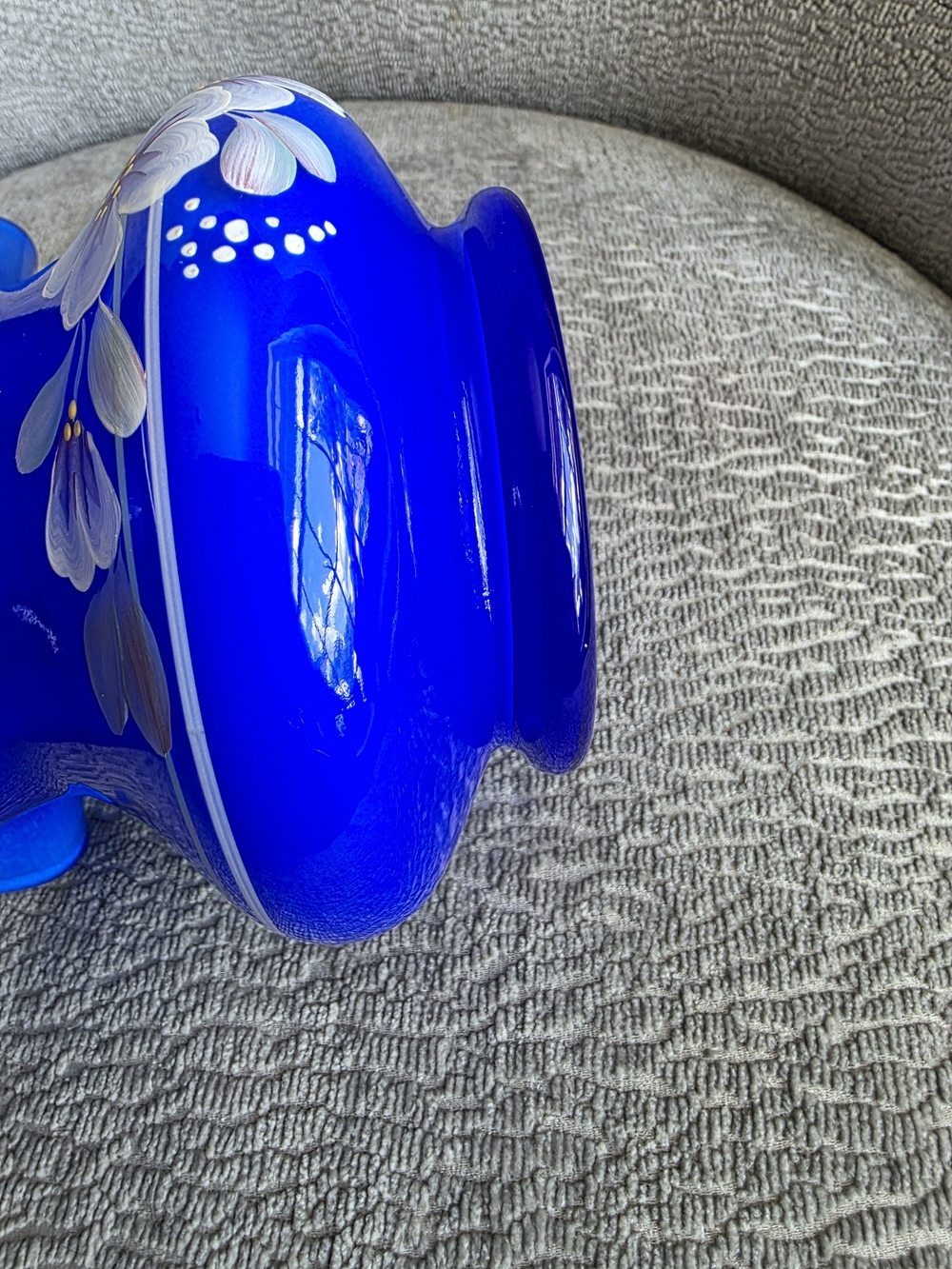 Beautiful Fenton Milk Glass Cobalt Blue Floral Hand Painted Legacy Collection - Picture 15 of 16